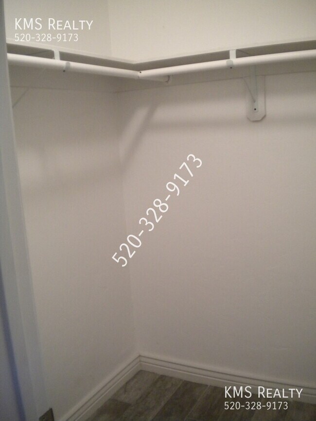 Building Photo - 2321 S Layton Pl