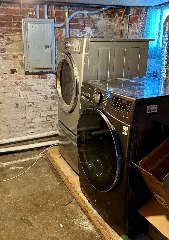 Building Photo - 701 Edgewater Ave