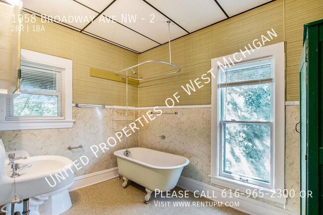 Building Photo - Available Now | 2 Bedroom 1 Bathroom in th...