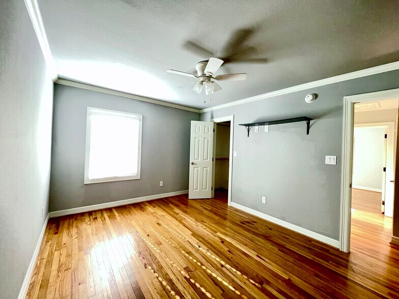 Building Photo - 3716 Collinwood Ave