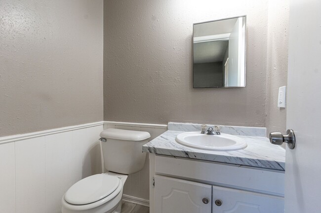 Building Photo - Rent to Own in Midwest City!