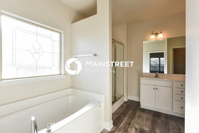 Building Photo - 4 Bedroom Pet-Friendly Home in Huntsville, AL with Main Street Renewal