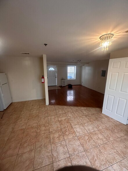 Building Photo - 408-410 S 19th St