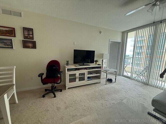 Building Photo - 700 E Boynton Beach Blvd