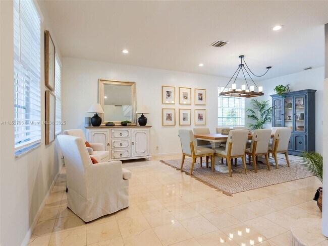 Building Photo - 665 Nandina Dr