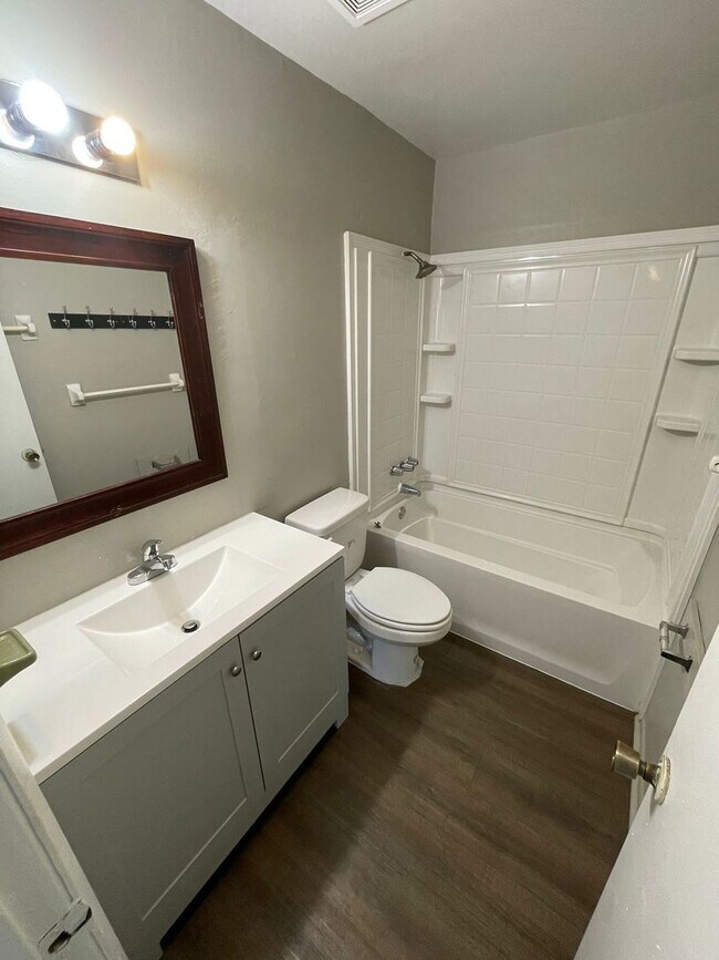 Building Photo - Nekoma Ave