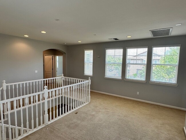 Building Photo - Spacious 4 Bed, 3 Bath House in Mountain House, CA