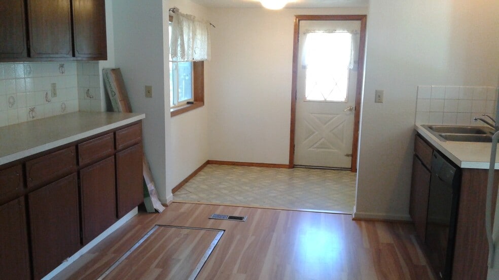 Kitchen and dining room - 3217 N Smith