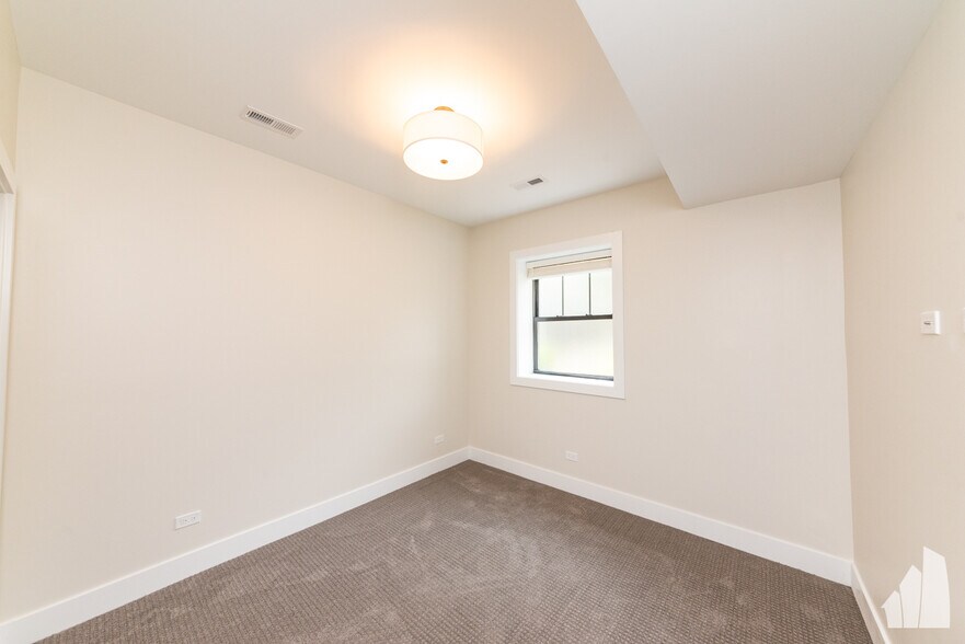 Building Photo - 4853 N Seeley Ave