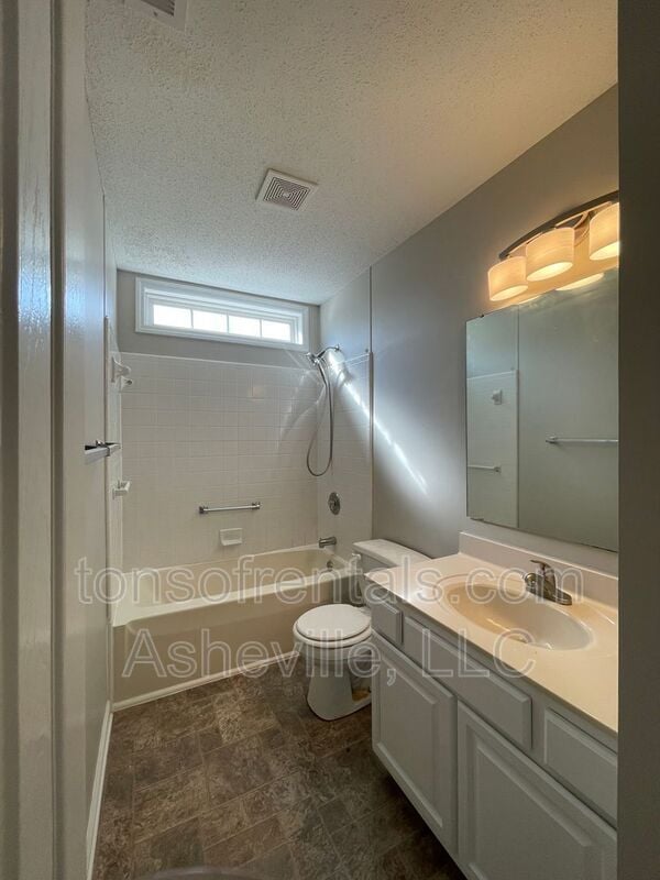 Building Photo - 105 Sandpiper Ct