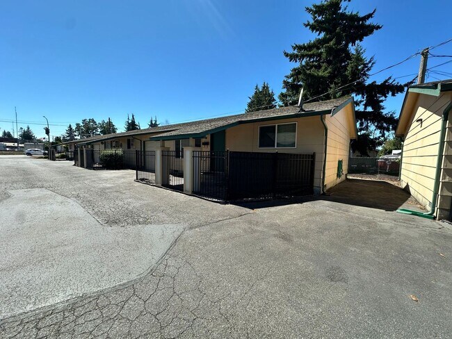 Building Photo - upgraded 2 bedroom 1 bath condo in downtow...