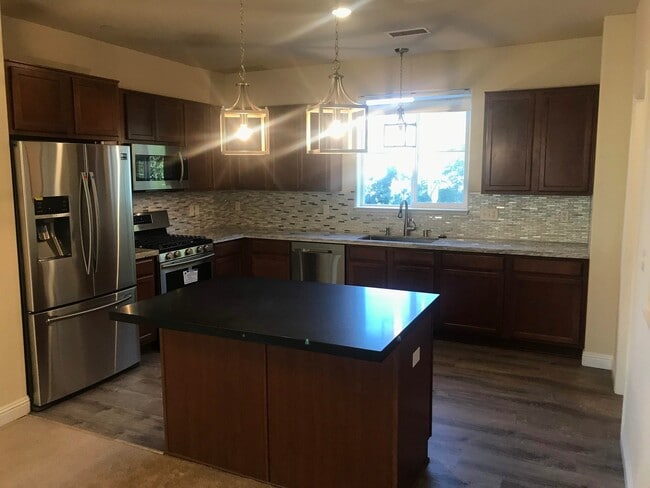 Building Photo - Cute Town-home in Truckee River Town-homes Subdivision