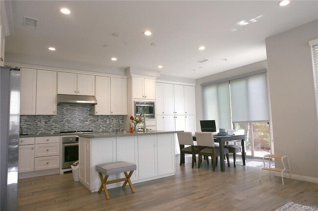 Building Photo - 125 Full Sun