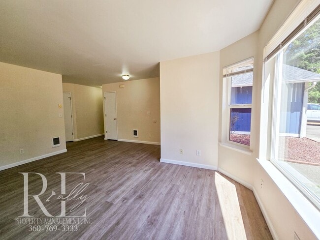 Building Photo - Quiet 3BR Duplex with Garage & Big Yard on...