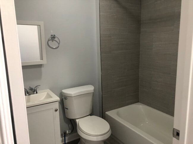 Building Photo - Approved 2 or 3 Bedroom Voucher 1.5 Bathroom