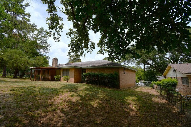 Building Photo - 3202 Autumn Leaves Dr