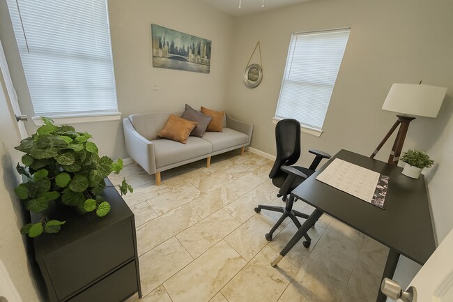 Building Photo - 3316 N MacGregor Way