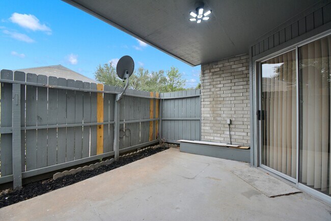 Building Photo - 9700 Leawood Blvd
