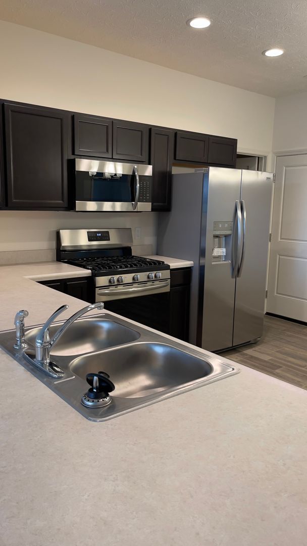 Building Photo - AVALON BLUFF......3 Bedroom 2 Bath