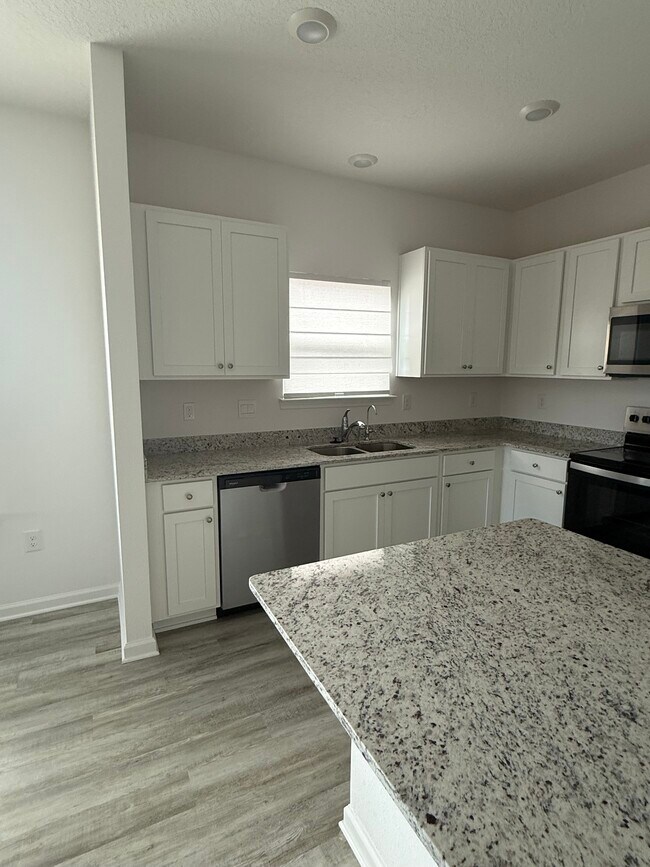 Building Photo - 96 Sweetthorn St