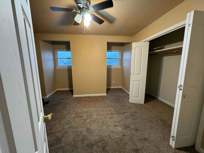 Building Photo - 40468 W Hernandez Ave
