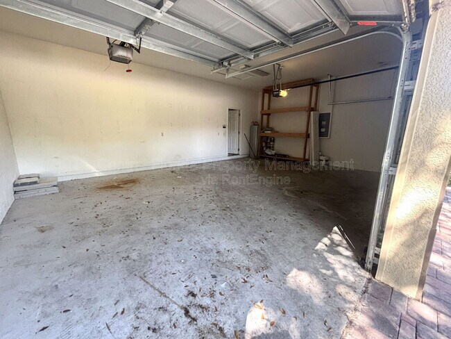 Building Photo - 902 Hire Cir