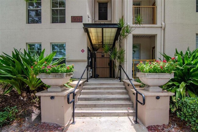 Building Photo - 504 S Armenia Ave