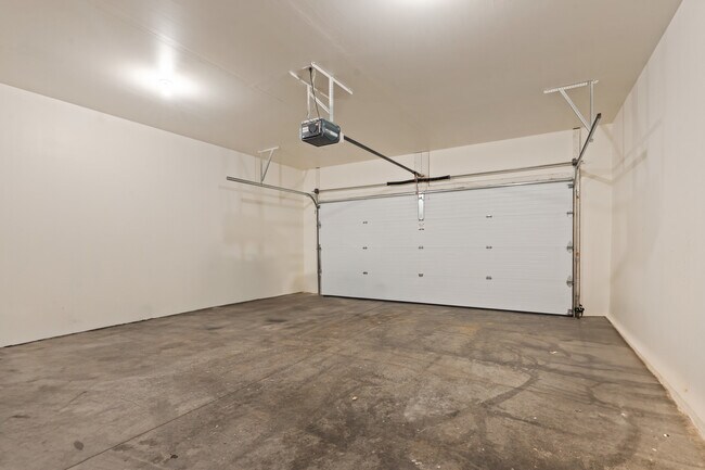 Building Photo - 13 Redtail Ct