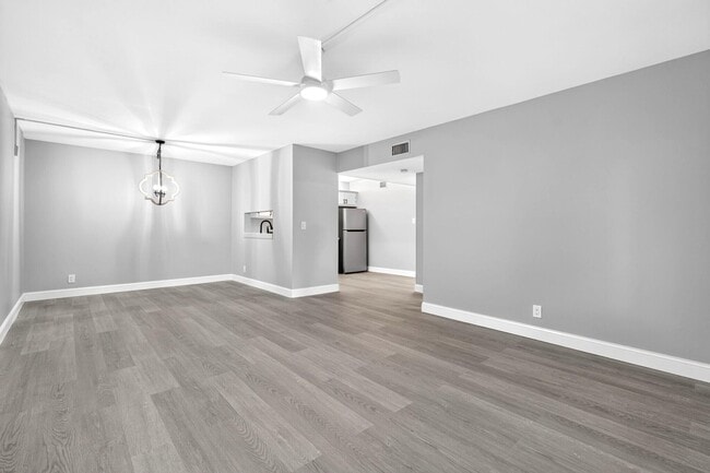 Building Photo - 6495 Chasewood Dr