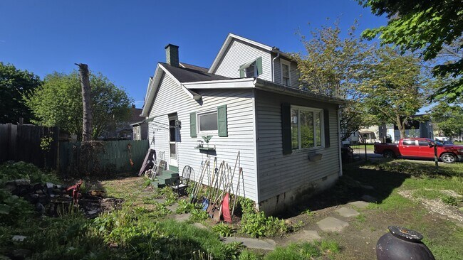 Building Photo - 136 5th Ave