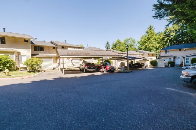 Building Photo - Desireable End Unit, Bremerton Triplex - A...