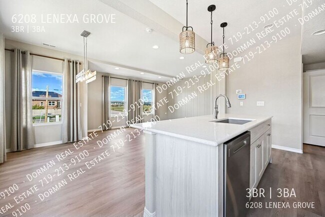 Building Photo - 6208 Lenexa Grv