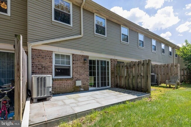 Building Photo - 14 Yorktown Ct