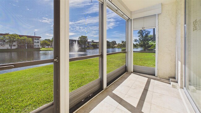 Building Photo - 381 S Hollybrook Dr