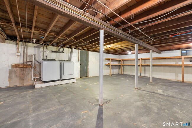 Building Photo - 12 Sherwood Rd