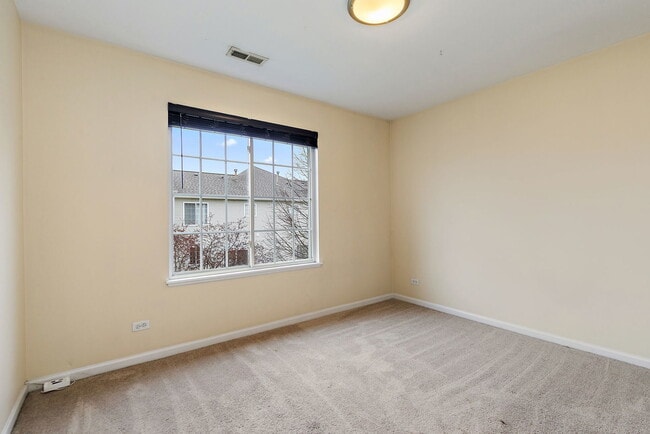 Building Photo - 253 Evergreen Cir