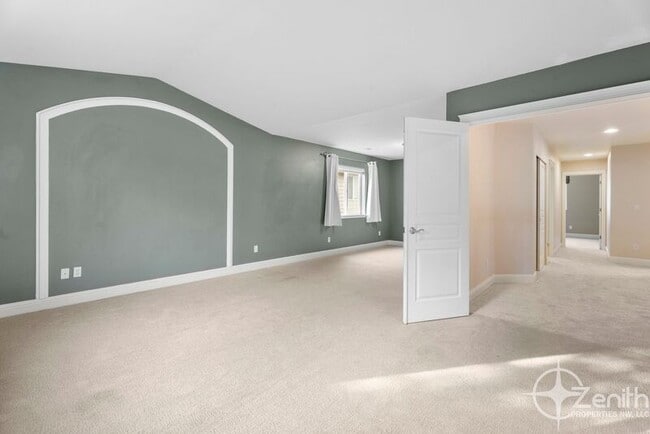 Building Photo - 2903 NE 184th Ave