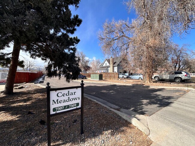 Building Photo - $0 DEPOSIT OPTION. COZY 2-BEDROOM CONDO WITH NO CARPET, 2 PARKING SPACES, IN WESTMINSTER. WITH EA...