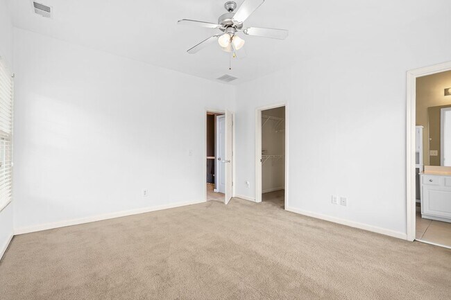 Building Photo - 2301 Marion Walk Dr SE
