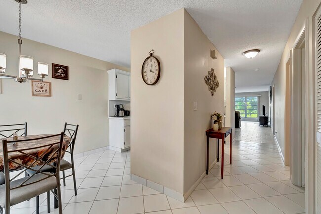 Building Photo - 5943 Areca Palm Ct