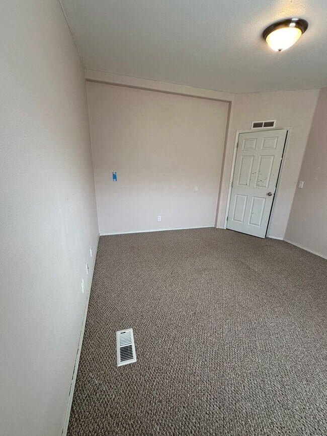 Building Photo - RARE FIND!! Country living with big shop o...