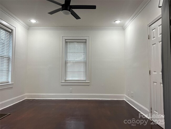 Building Photo - 424 Woodvale Pl