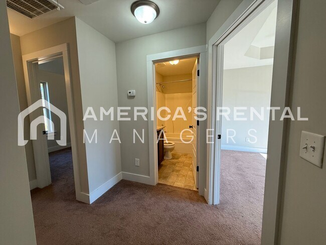 Building Photo - Townhome for Rent in Chelsea! COMING SOON!