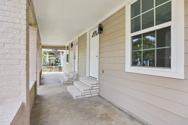 Building Photo - 6618 Avenue N