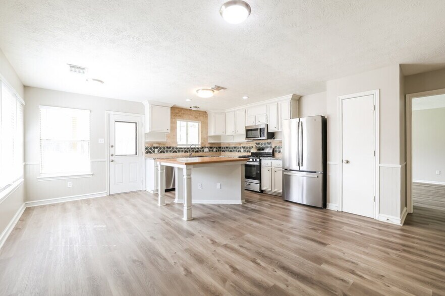 Building Photo - 4919 Bayboro Park Dr