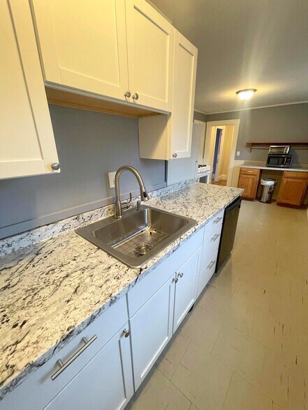 Primary Photo - 19 Porter St