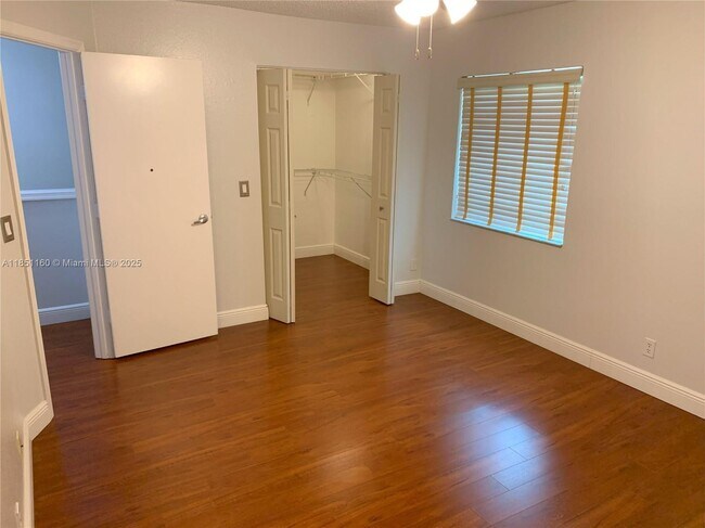 Building Photo - 10911 Jewel Box Ln