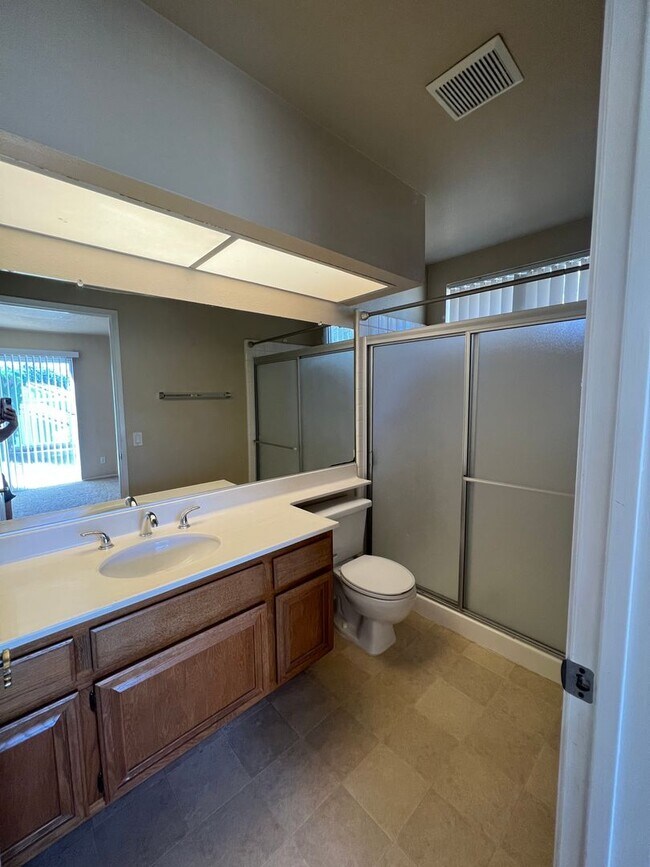 Building Photo - 3 bed, 3 bath single family home