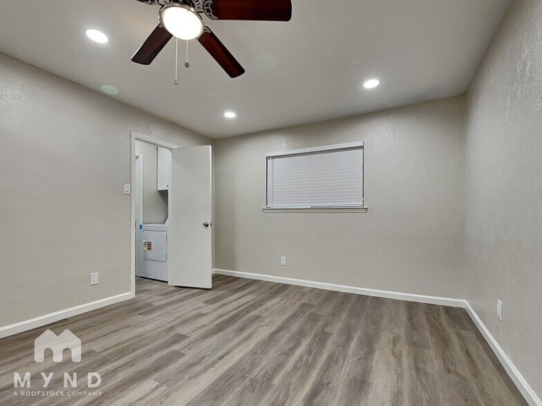 Building Photo - 901 Stonybrook Dr