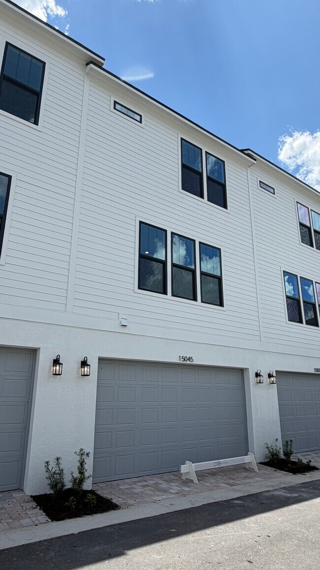 Building Photo - 15045 Groveside Rd